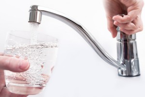 Leitungswasser trinken - gesund, gefährlich oder einfach abkochen?